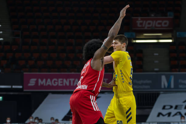 队扩大领先 队扩大领先